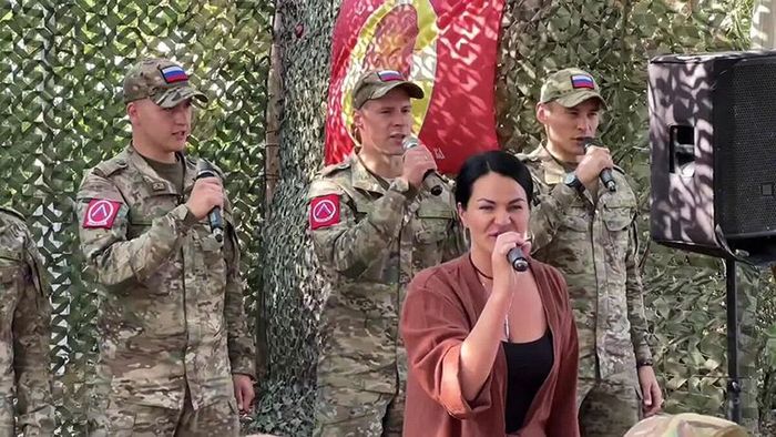 Укрепляя боевой дух родной мелодией